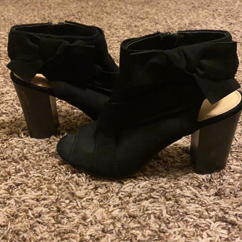 Cute bootie heels!